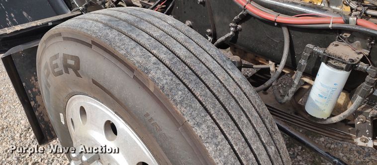 image for item LK9306 1985 Peterbilt 359  semi truck