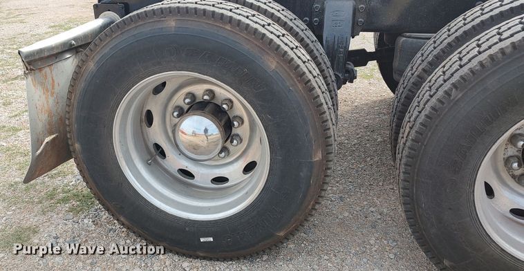 image for item LK9306 1985 Peterbilt 359  semi truck