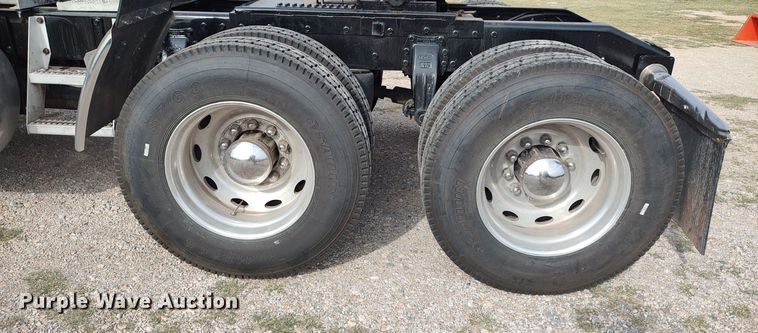 image for item LK9306 1985 Peterbilt 359  semi truck