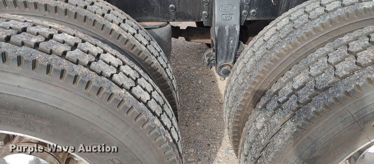 image for item LK9306 1985 Peterbilt 359  semi truck