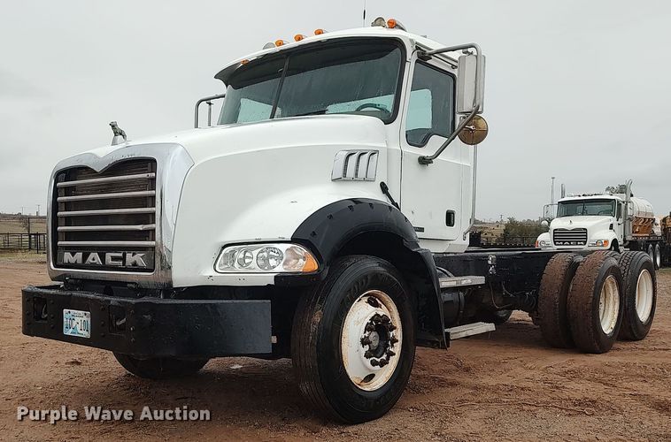 image for item LK9338 2006 Mack Granite  truck cab and chassis