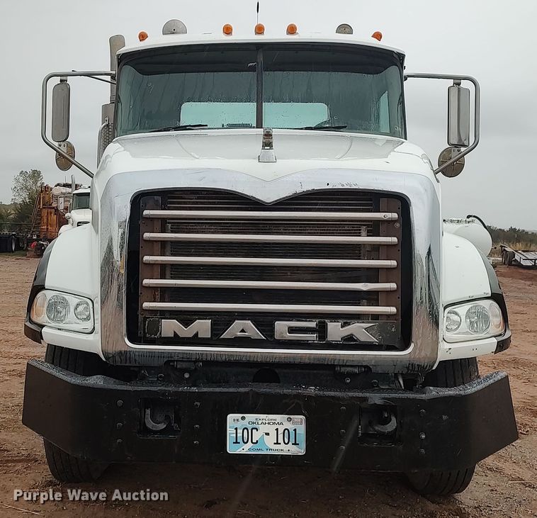image for item LK9338 2006 Mack Granite  truck cab and chassis