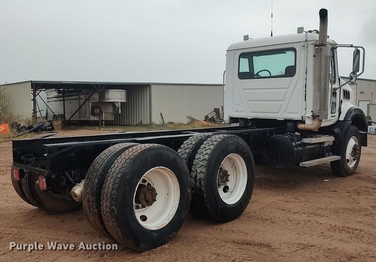 image for item LK9338 2006 Mack Granite  truck cab and chassis