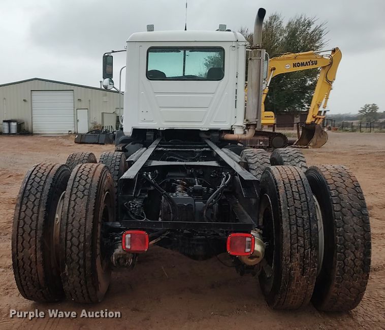 image for item LK9338 2006 Mack Granite  truck cab and chassis