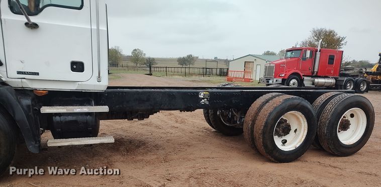 image for item LK9338 2006 Mack Granite  truck cab and chassis