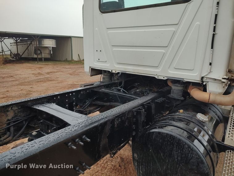 image for item LK9338 2006 Mack Granite  truck cab and chassis