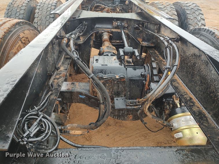 image for item LK9338 2006 Mack Granite  truck cab and chassis