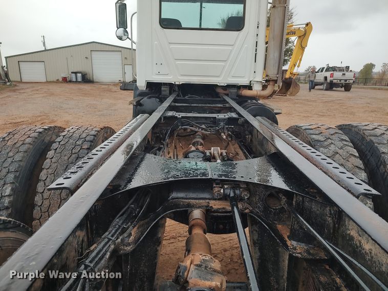 image for item LK9338 2006 Mack Granite  truck cab and chassis