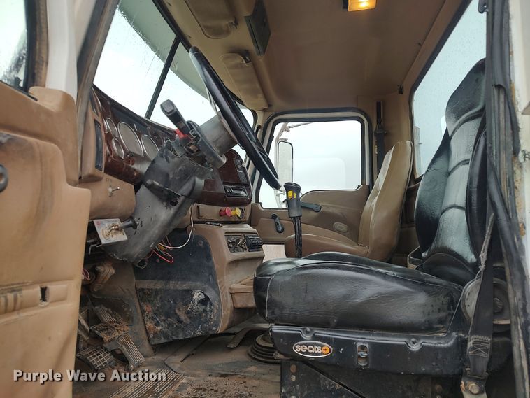 image for item LK9338 2006 Mack Granite  truck cab and chassis