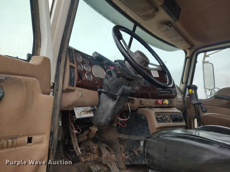 image for item LK9338 2006 Mack Granite  truck cab and chassis