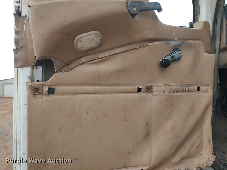 image for item LK9338 2006 Mack Granite  truck cab and chassis