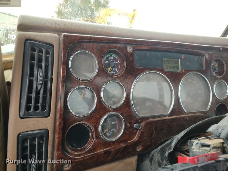 image for item LK9338 2006 Mack Granite  truck cab and chassis