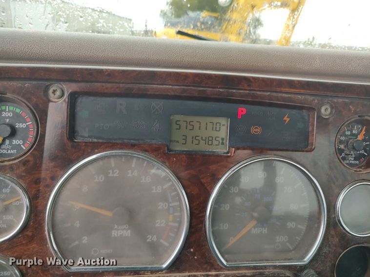 image for item LK9338 2006 Mack Granite  truck cab and chassis