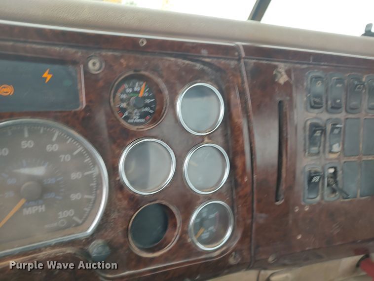 image for item LK9338 2006 Mack Granite  truck cab and chassis