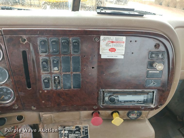 image for item LK9338 2006 Mack Granite  truck cab and chassis