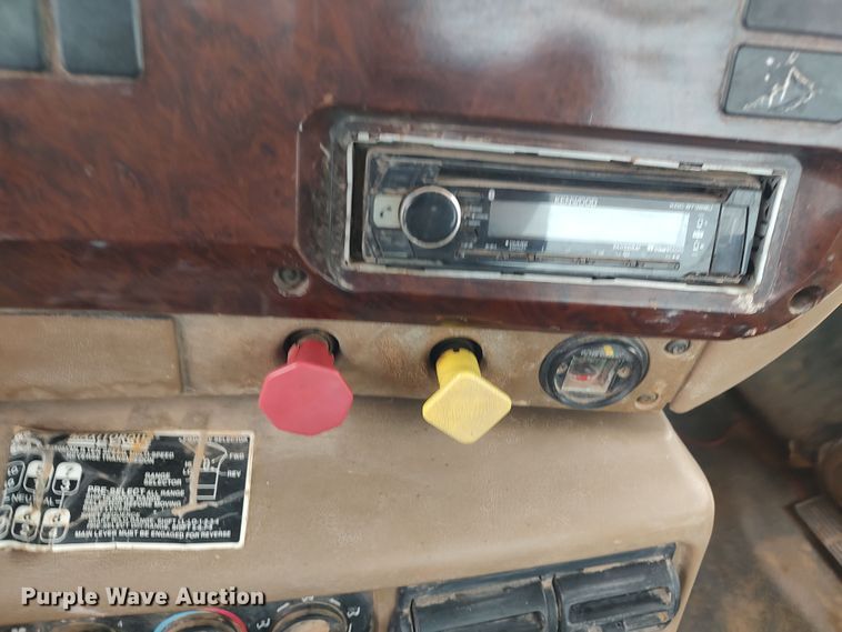 image for item LK9338 2006 Mack Granite  truck cab and chassis