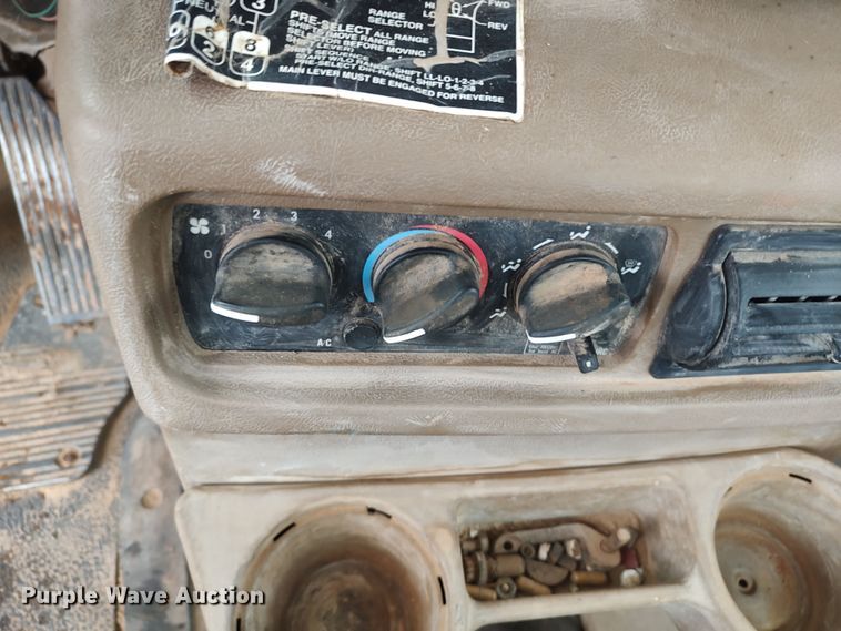 image for item LK9338 2006 Mack Granite  truck cab and chassis