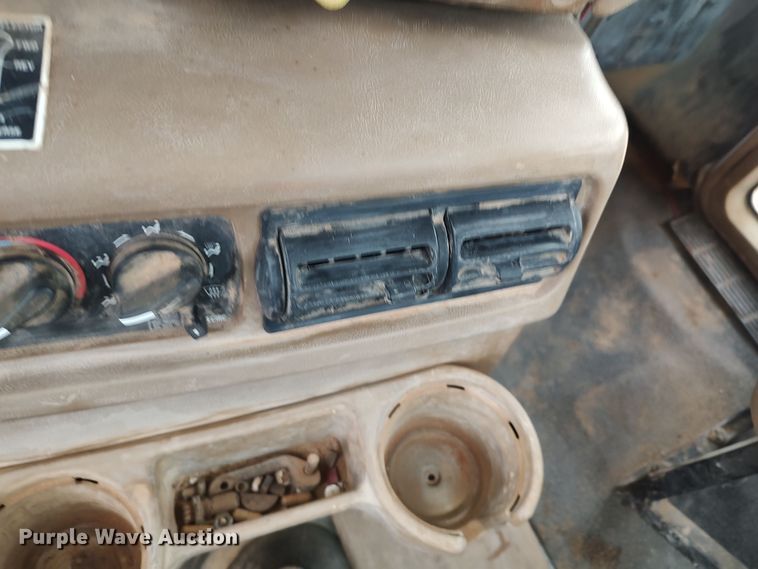 image for item LK9338 2006 Mack Granite  truck cab and chassis