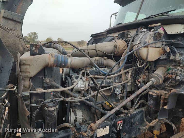 image for item LK9338 2006 Mack Granite  truck cab and chassis