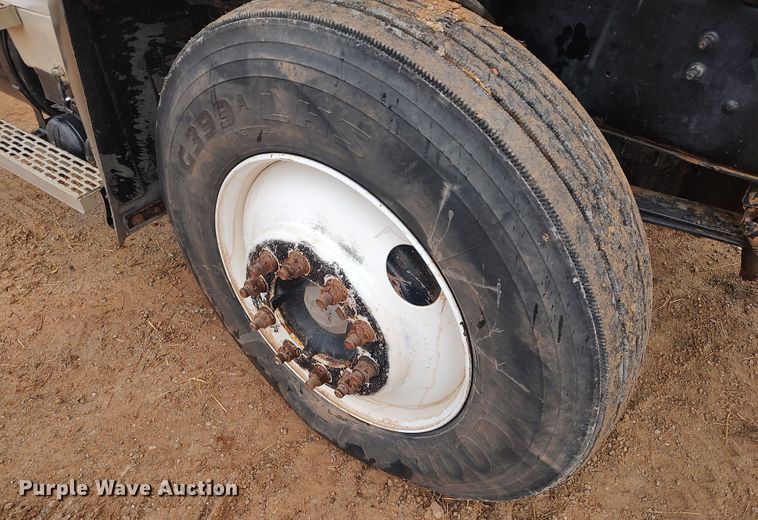 image for item LK9338 2006 Mack Granite  truck cab and chassis