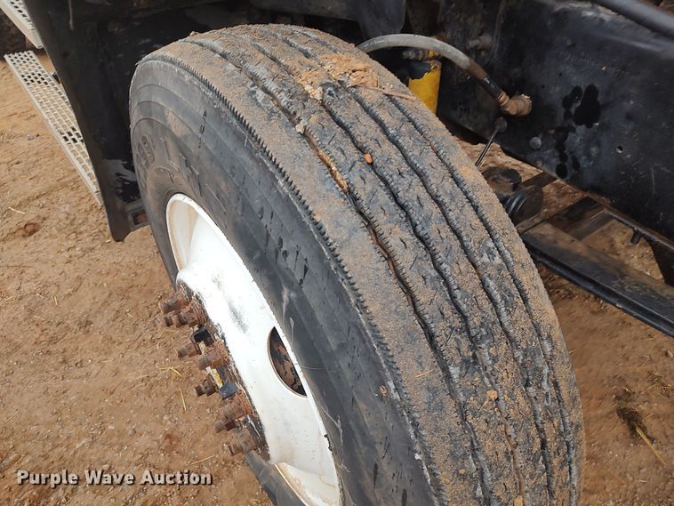 image for item LK9338 2006 Mack Granite  truck cab and chassis