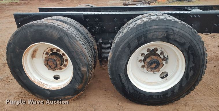 image for item LK9338 2006 Mack Granite  truck cab and chassis