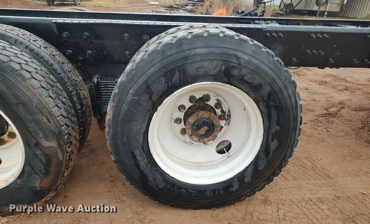 image for item LK9338 2006 Mack Granite  truck cab and chassis