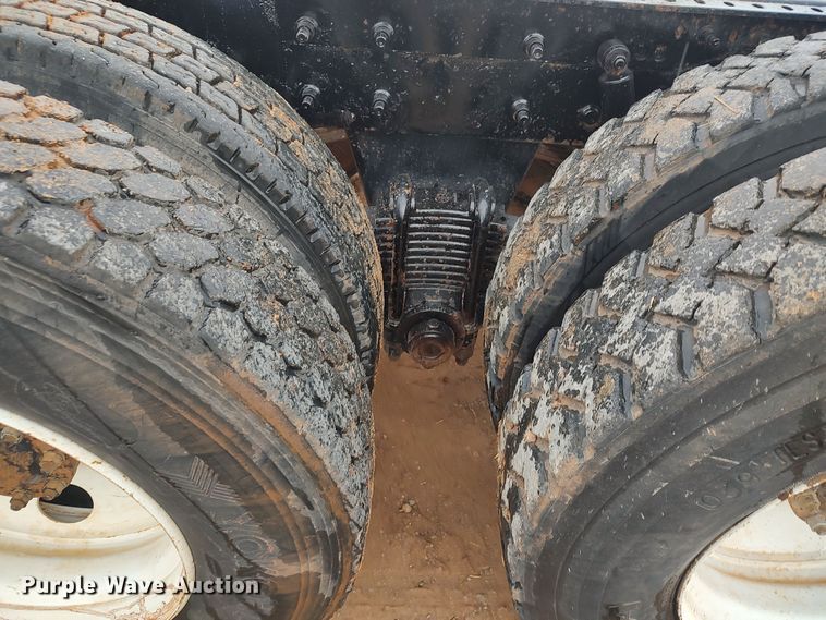 image for item LK9338 2006 Mack Granite  truck cab and chassis