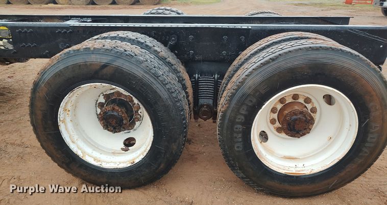 image for item LK9338 2006 Mack Granite  truck cab and chassis