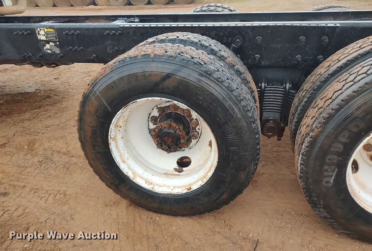 image for item LK9338 2006 Mack Granite  truck cab and chassis