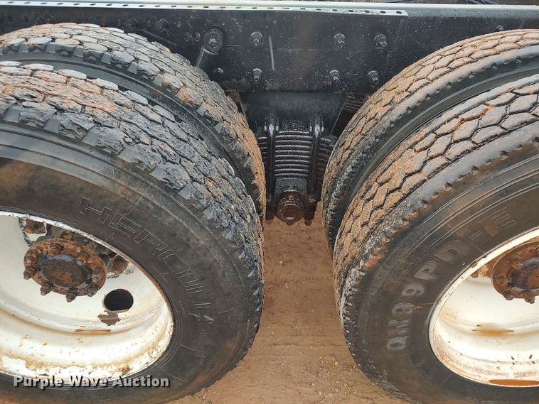 image for item LK9338 2006 Mack Granite  truck cab and chassis