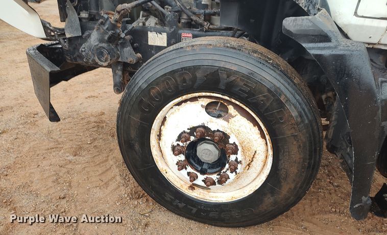 image for item LK9338 2006 Mack Granite  truck cab and chassis