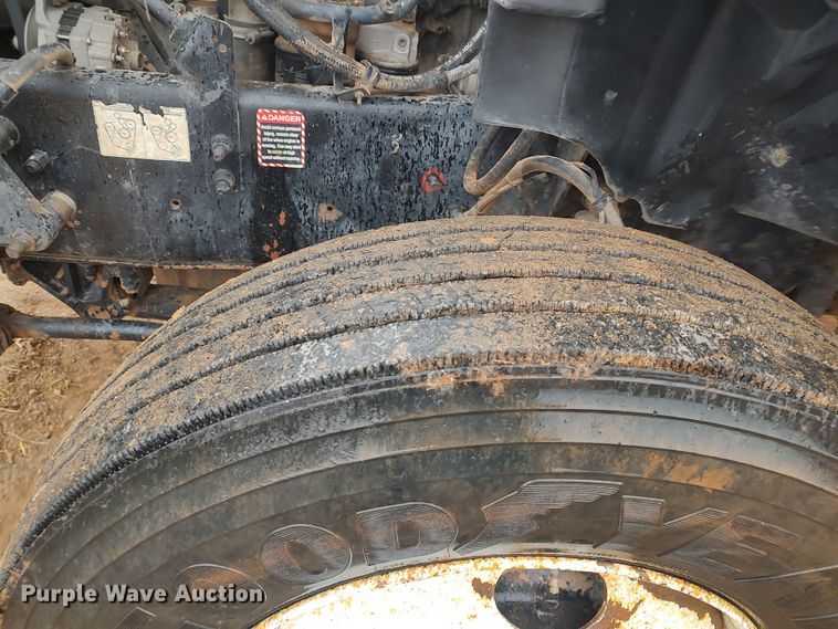 image for item LK9338 2006 Mack Granite  truck cab and chassis