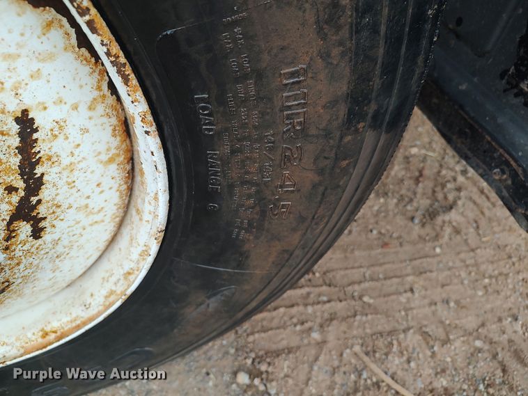 image for item LK9338 2006 Mack Granite  truck cab and chassis