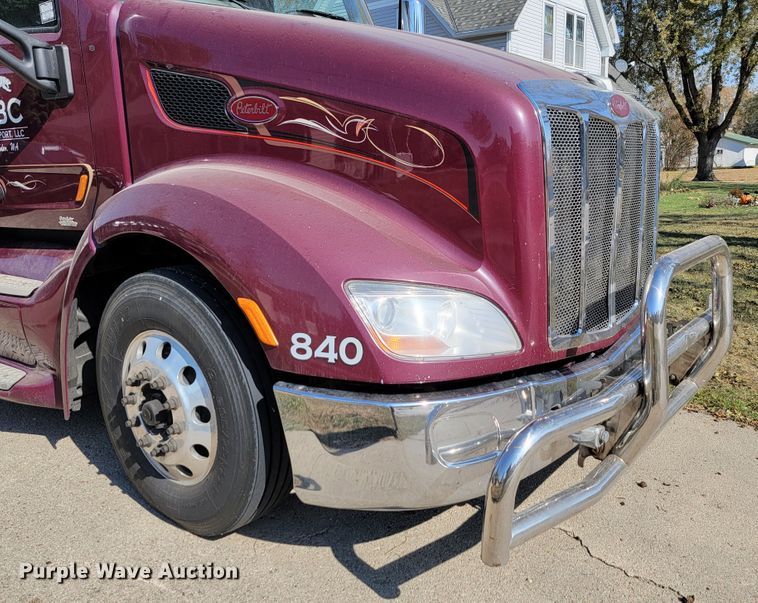image for item LL9665 2017 Peterbilt 579  semi truck