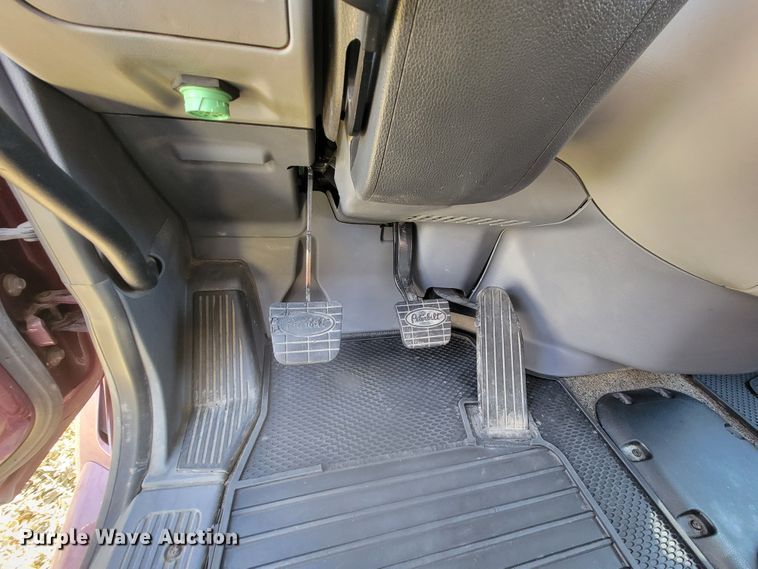 image for item LL9665 2017 Peterbilt 579  semi truck