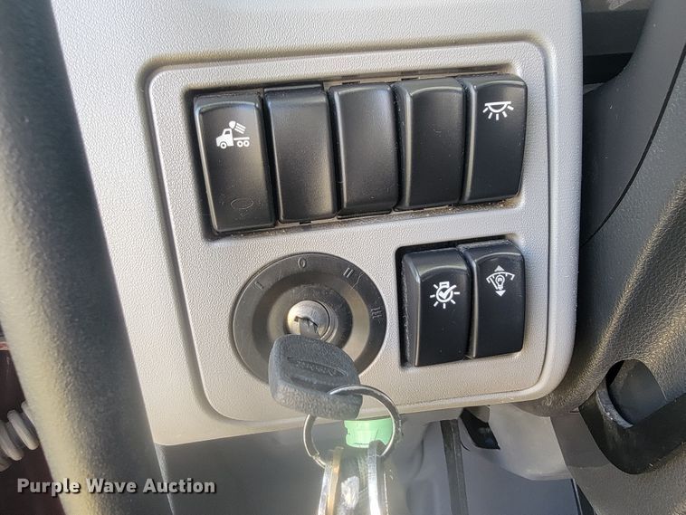 image for item LL9665 2017 Peterbilt 579  semi truck