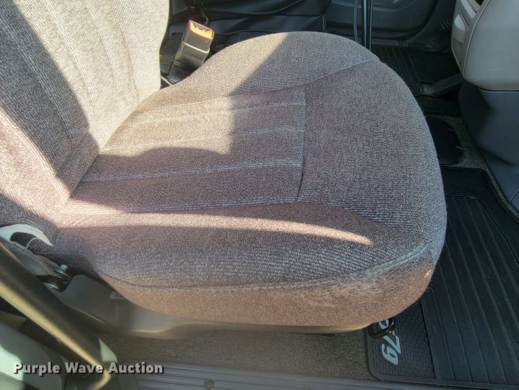 image for item LL9665 2017 Peterbilt 579  semi truck