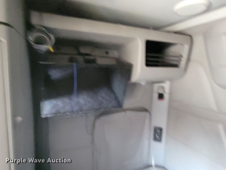 image for item LL9665 2017 Peterbilt 579  semi truck