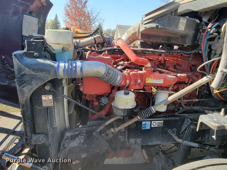 image for item LL9665 2017 Peterbilt 579  semi truck