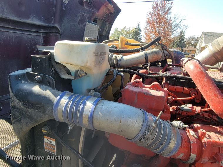 image for item LL9665 2017 Peterbilt 579  semi truck