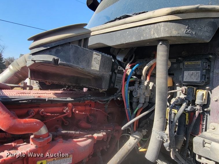 image for item LL9665 2017 Peterbilt 579  semi truck