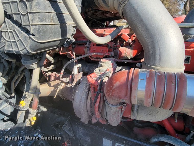 image for item LL9665 2017 Peterbilt 579  semi truck