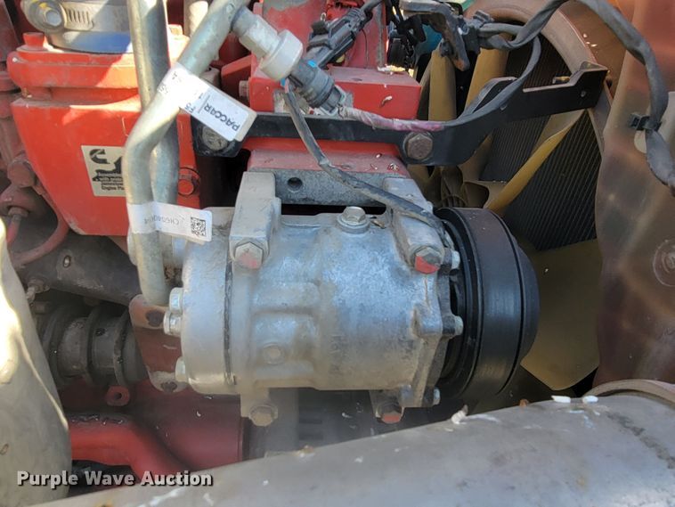 image for item LL9665 2017 Peterbilt 579  semi truck