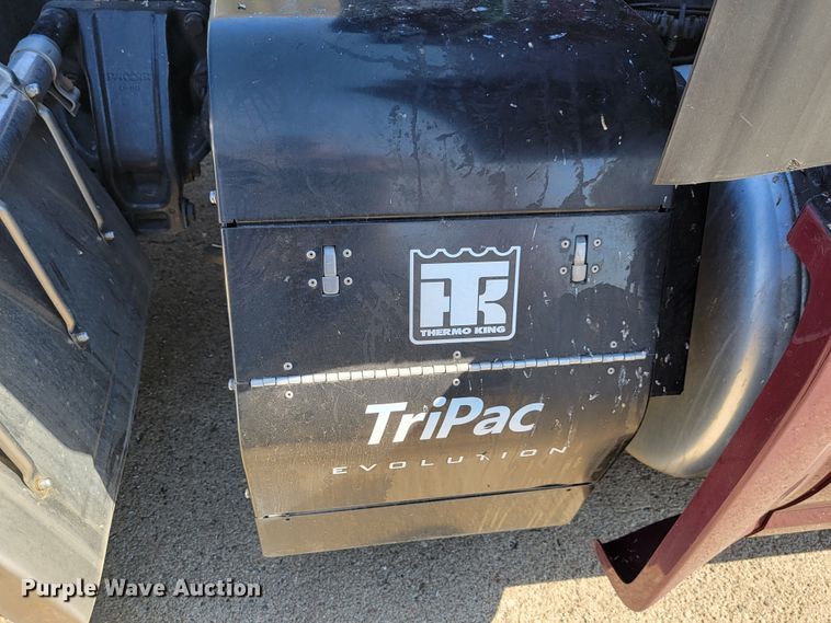 image for item LL9665 2017 Peterbilt 579  semi truck