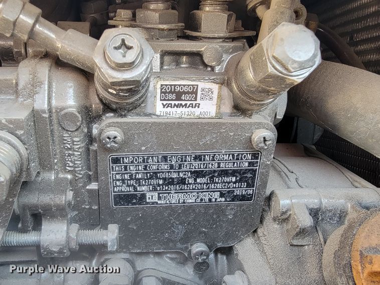 image for item LL9665 2017 Peterbilt 579  semi truck