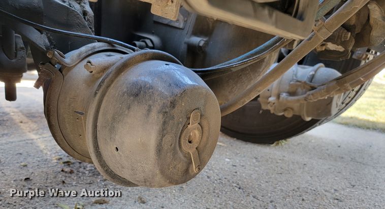 image for item LL9665 2017 Peterbilt 579  semi truck