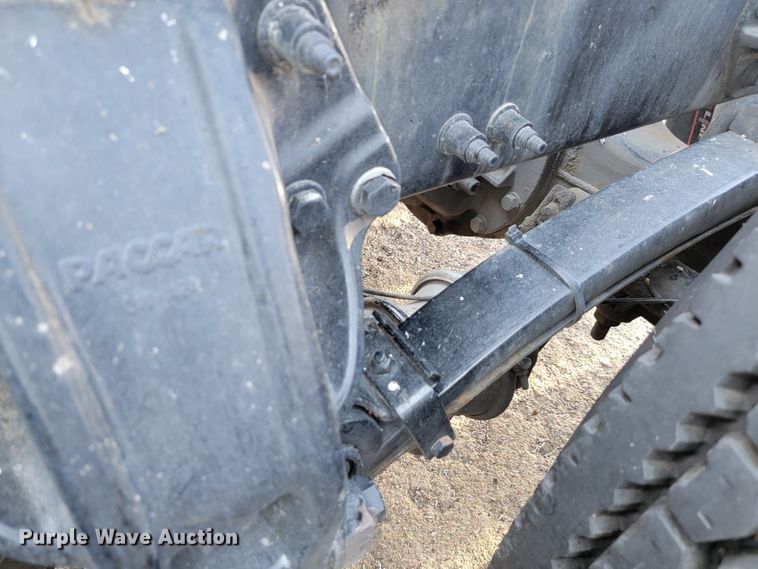 image for item LL9665 2017 Peterbilt 579  semi truck