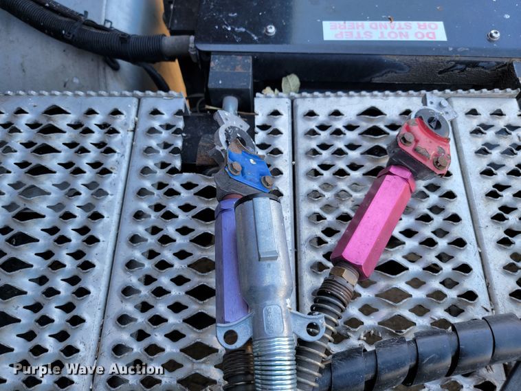 image for item LL9665 2017 Peterbilt 579  semi truck