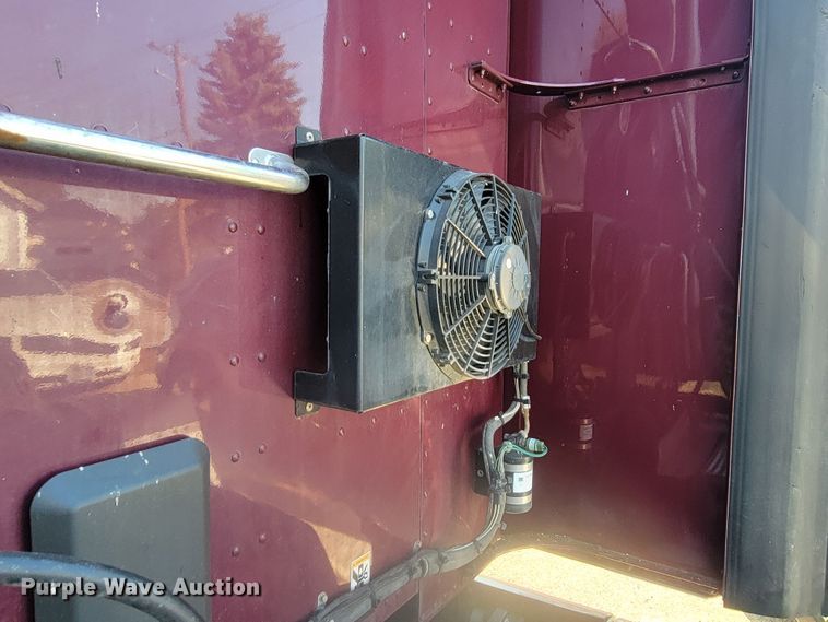 image for item LL9665 2017 Peterbilt 579  semi truck